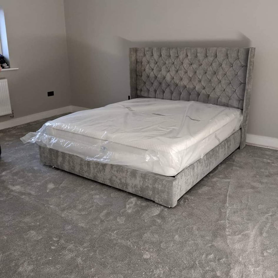 Chesterfield Wing Bed
